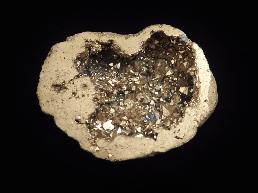 Quartz Crystal (geode 76 gramm) - Quartz Crystal (geode 76 gramm)