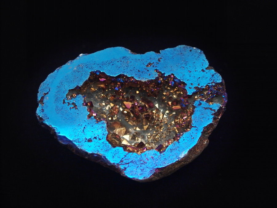 Quartz Crystal (geode 82 gramm) - Quartz Crystal (geode 82 gramm)