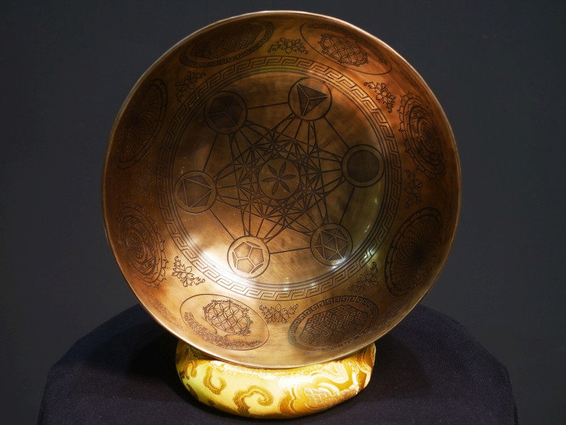 Forged Singing Bowl "Bhutan" (25cm, key: G# 103 Hz) - Forged Singing Bowl "Bhutan" (25cm, key: G# 103 Hz)