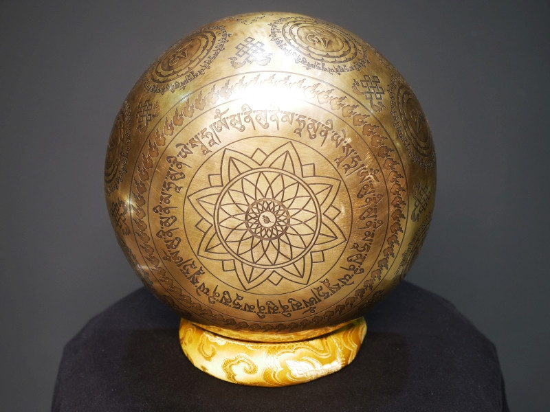 Forged Singing Bowl "Bhutan" (25cm, key: G# 103 Hz) - Forged Singing Bowl "Bhutan" (25cm, key: G# 103 Hz)