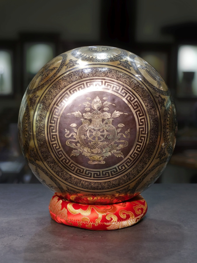 Forged Singing Bowl "LUMBINI" (26cm, key: C# 138Hz) - Forged Singing Bowl "LUMBINI" (26cm, key: C# 138Hz)