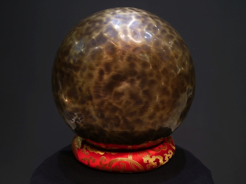 Forged Singing Bowl "Plain antique" (26cm, key: B 124Hz) - Forged Singing Bowl "Plain antique" (26cm, key: B 124Hz)