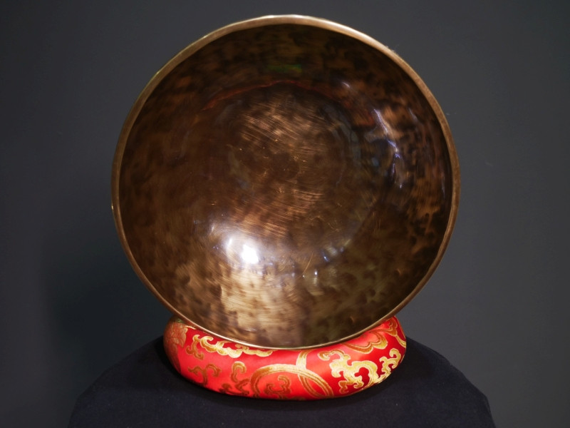 Forged Singing Bowl "Plain antique" (26cm, key: B 124Hz) - Forged Singing Bowl "Plain antique" (26cm, key: B 124Hz)