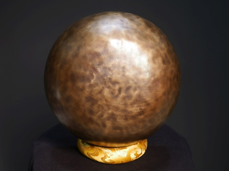 Forged Singing Bowl "Plain antique" (22cm, key: E 168Hz) - Forged Singing Bowl "Plain antique" (22cm, key: E 168Hz)