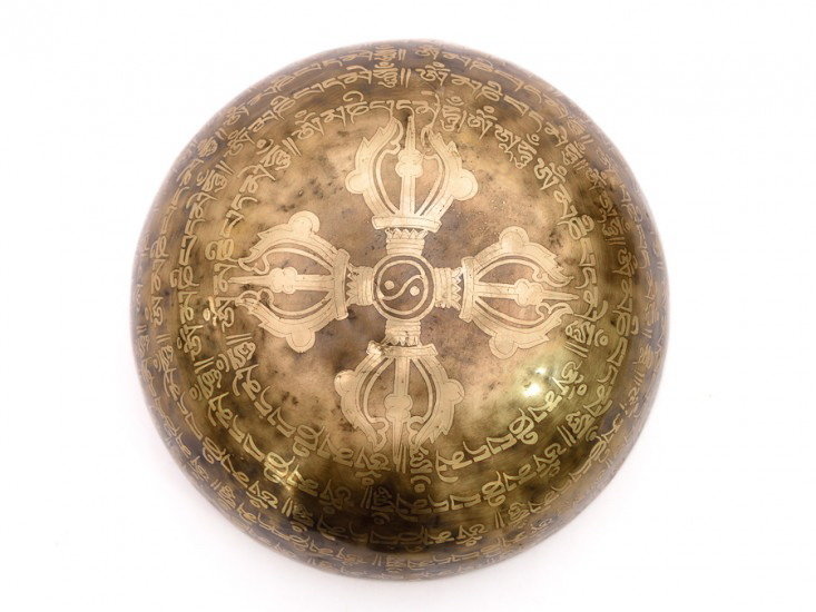 Forged singing bowl "LUMBINI" LB-006 (23,7cm, Key: E 162Hz) - Forged singing bowl "LUMBINI" LB-006 (23,7cm, Key: E 162Hz)