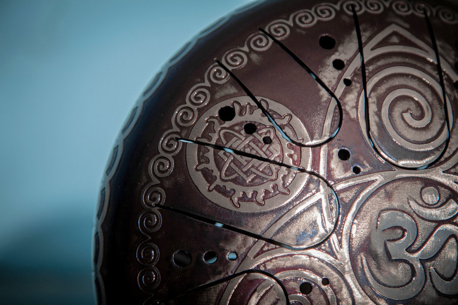 Tank Drum Kosmosky 12" ( 30 cm) KSY-65 "Om in Trefoil" 2-sided / A# major; F minor - Tank Drum Kosmosky 12" ( 30 cm) KSY-65 "Om in Trefoil" 2-sided / A# major; F minor