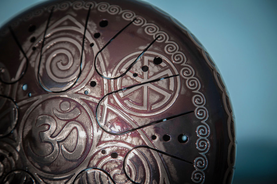 Tank Drum Kosmosky 12" ( 30 cm) KSY-65 "Om in Trefoil" 2-sided / A# major; F minor - Tank Drum Kosmosky 12" ( 30 cm) KSY-65 "Om in Trefoil" 2-sided / A# major; F minor