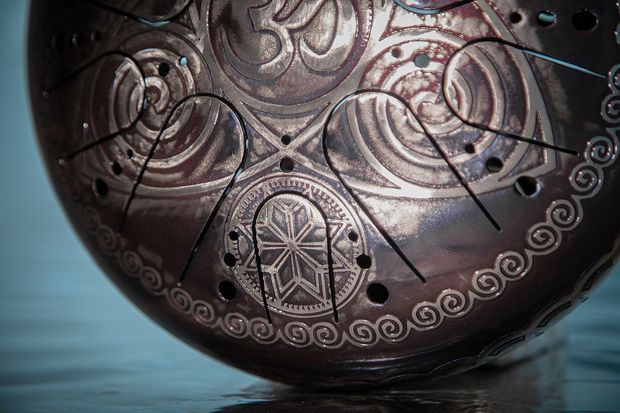 Tank Drum Kosmosky 12" ( 30 cm) KSY-65 "Om in Trefoil" 2-sided / A# major; F minor - Tank Drum Kosmosky 12" ( 30 cm) KSY-65 "Om in Trefoil" 2-sided / A# major; F minor