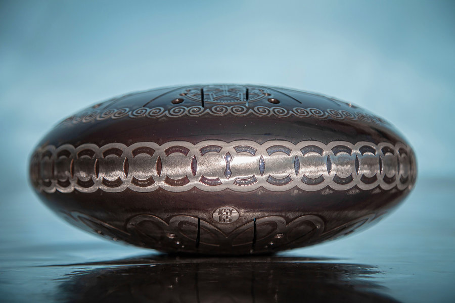 Tank Drum Kosmosky 12" ( 30 cm) KSY-65 "Om in Trefoil" 2-sided / A# major; F minor - Tank Drum Kosmosky 12" ( 30 cm) KSY-65 "Om in Trefoil" 2-sided / A# major; F minor